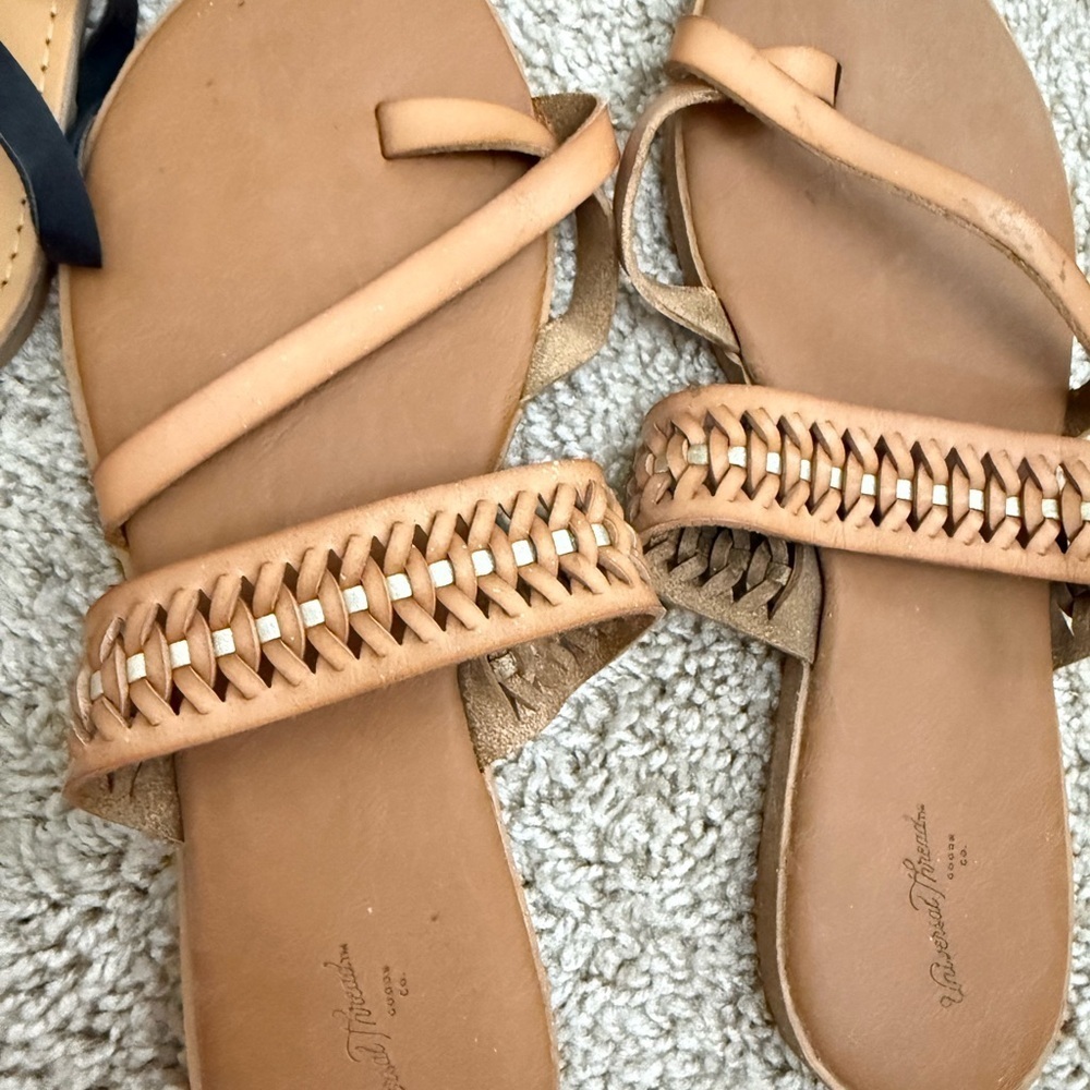 3 pair of Sandals - Picture 3 of 7